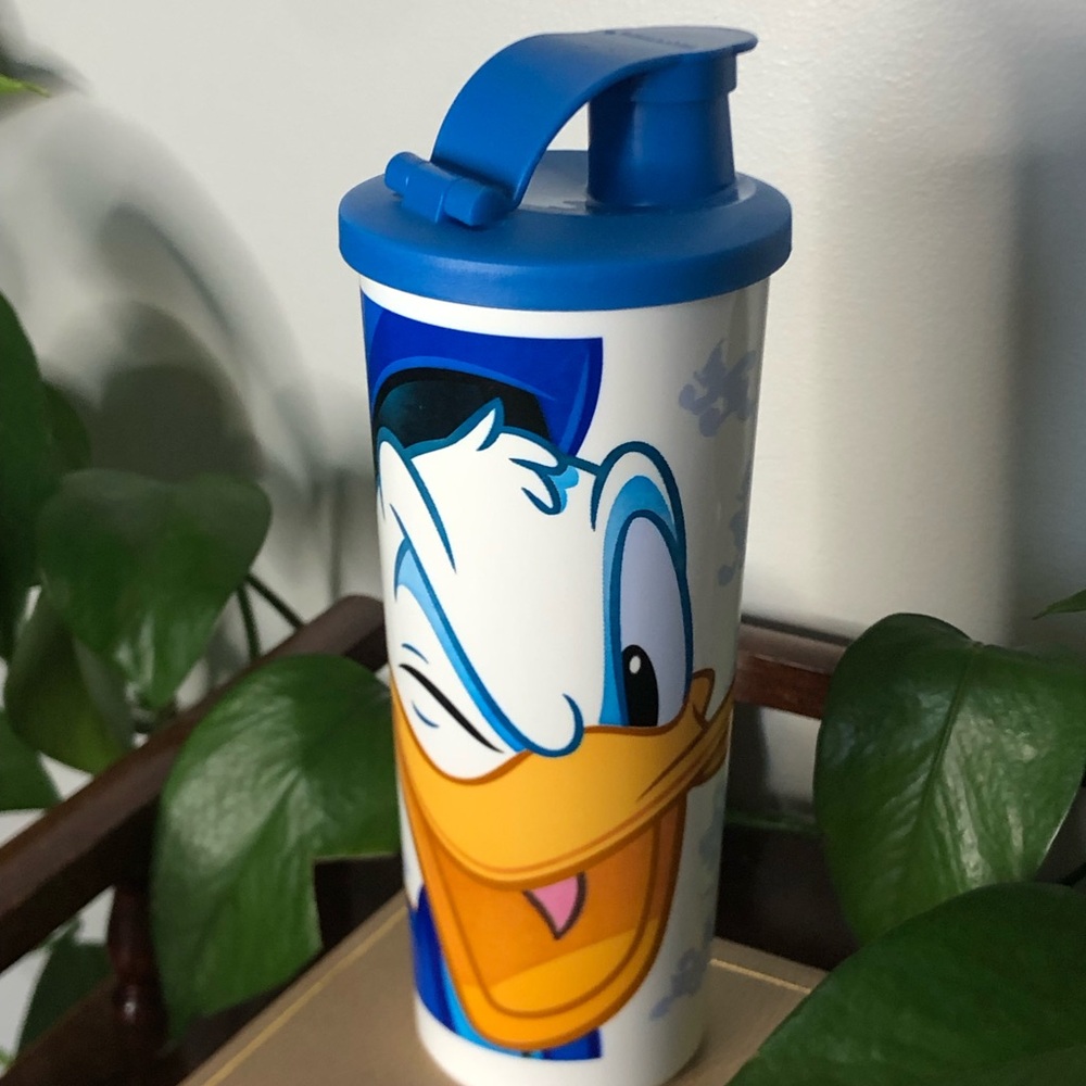 90s Tupperware Disney Donald Duck 16 oz / 470 ml Tumbler with Blue Flip-Top Lid